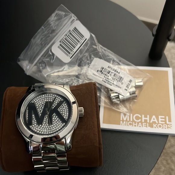 Michael Kors Watch MK 5544 Crystal Pave w/box & links - Picture 3 of 3